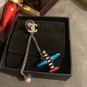 Single Chanel SS16 Airplane with Pearl Earring